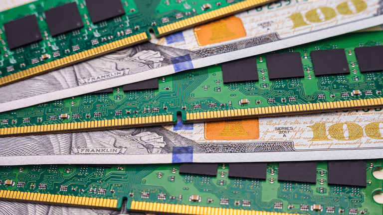 A Gamer Boosted His RAM With DIY Copper Pipe Heatsinks in 45 Minutes