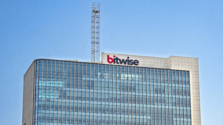 Bitwise CIO: Crypto Can Survive CLARITY Act Failure, Not the Wait