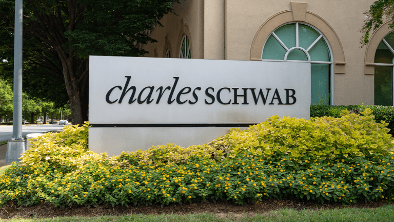 Charles Schwab Calls CLARITY Act a ‘Fundamental Catalyst’ as White House and Thune Clash Over Timing