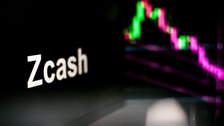 ZEC Dips Below $1,100 as Market Selloff Triggers Altcoin Pullback